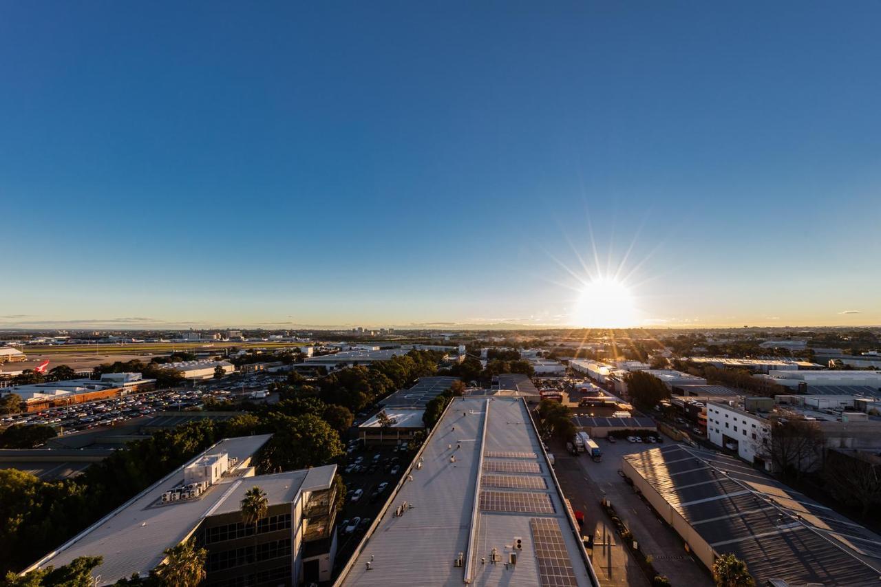 Meriton Suites Mascot Central Sydney Exterior photo