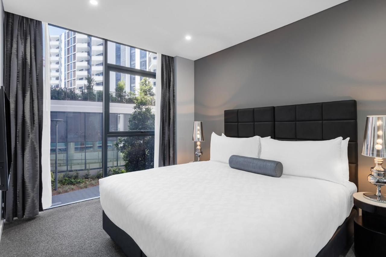 Meriton Suites Mascot Central Sydney Exterior photo