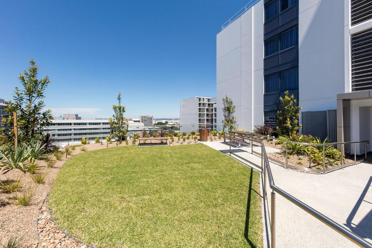 Meriton Suites Mascot Central Sydney Exterior photo