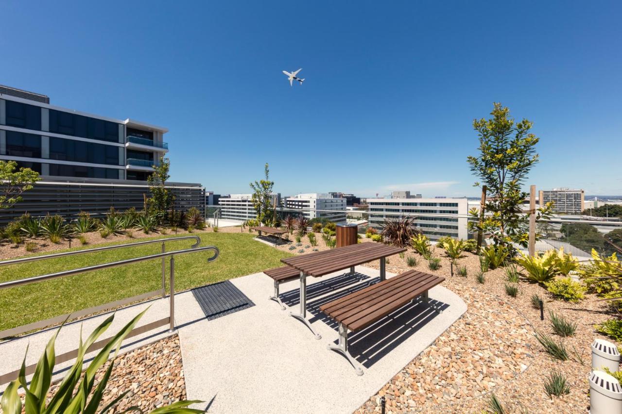 Meriton Suites Mascot Central Sydney Exterior photo